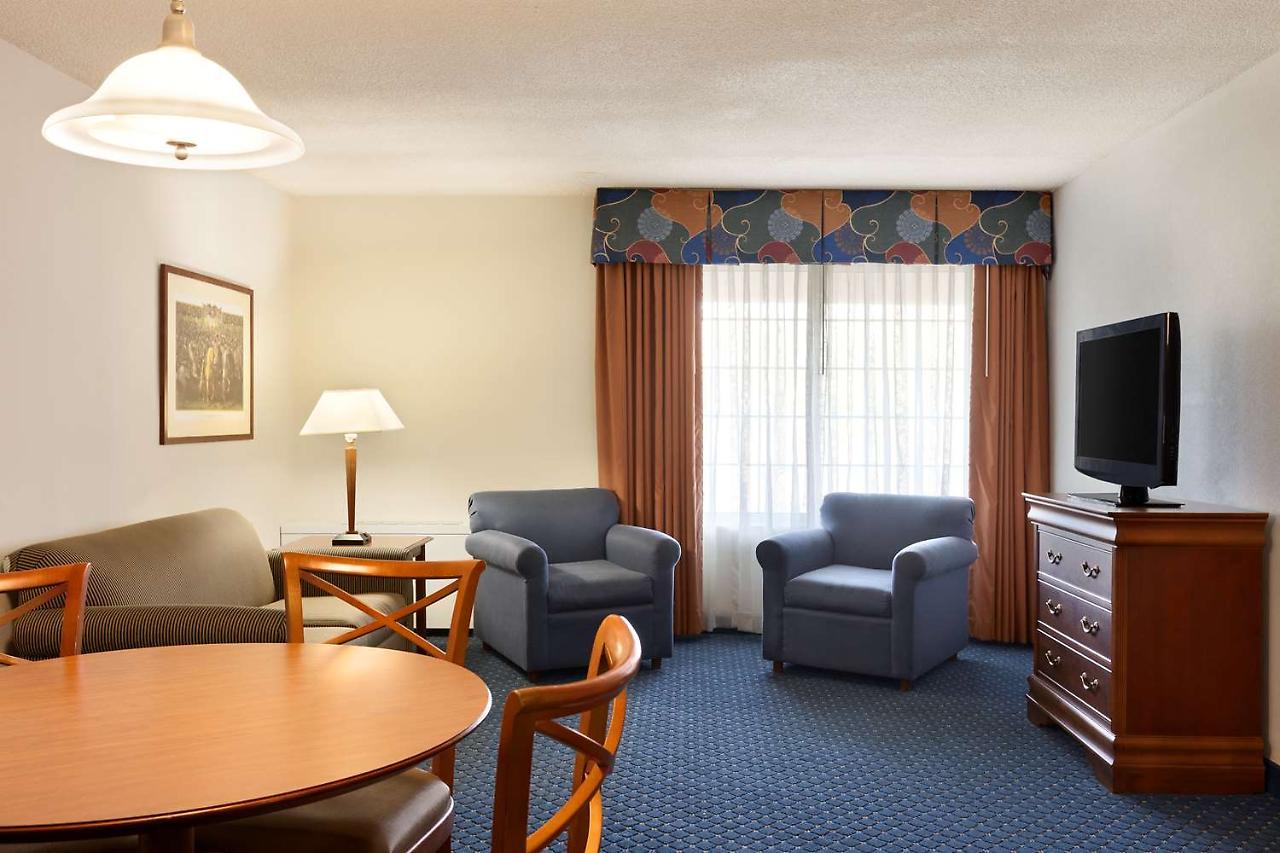 Country Inn & Suites By Radisson, Fredericksburg South I-95 , Va Exterior photo